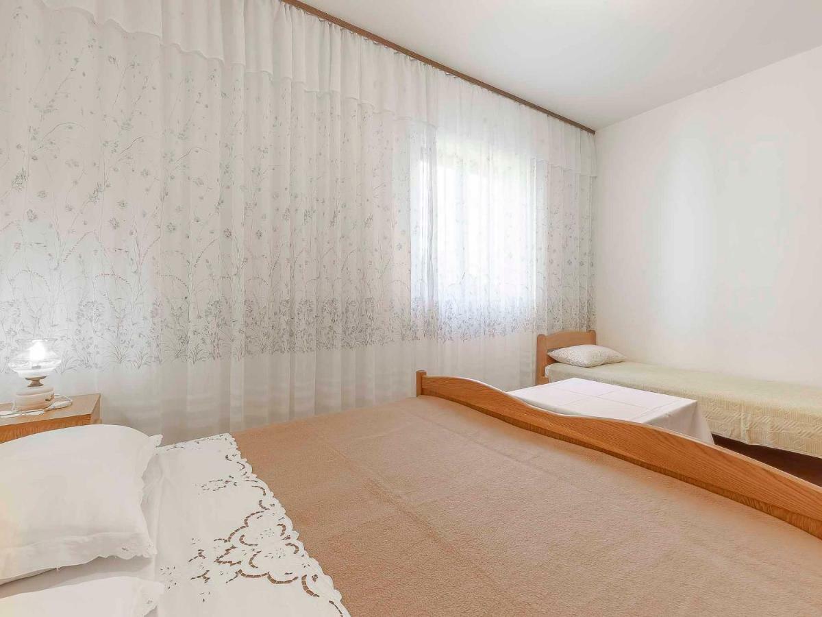 Mira Apartment Porec Bagian luar foto